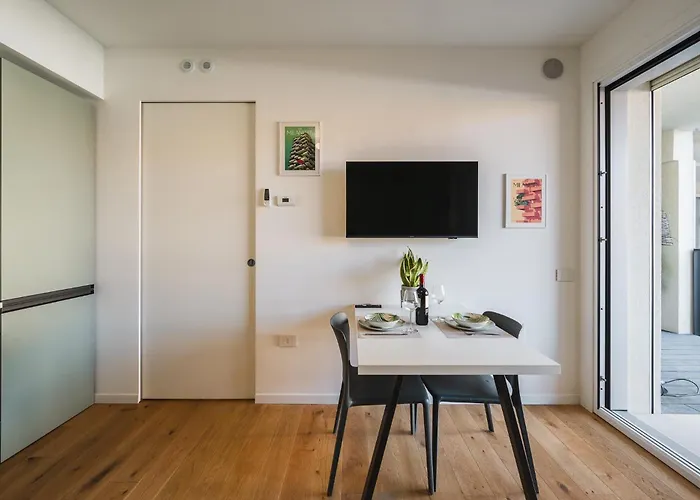 Navigli Cozy Design Studio With Balcony